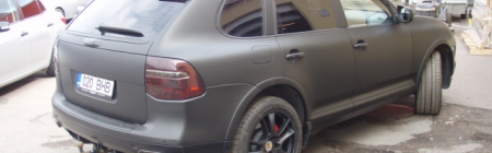 Porsche Cayenne teibitud 3M musta matt teibiga.